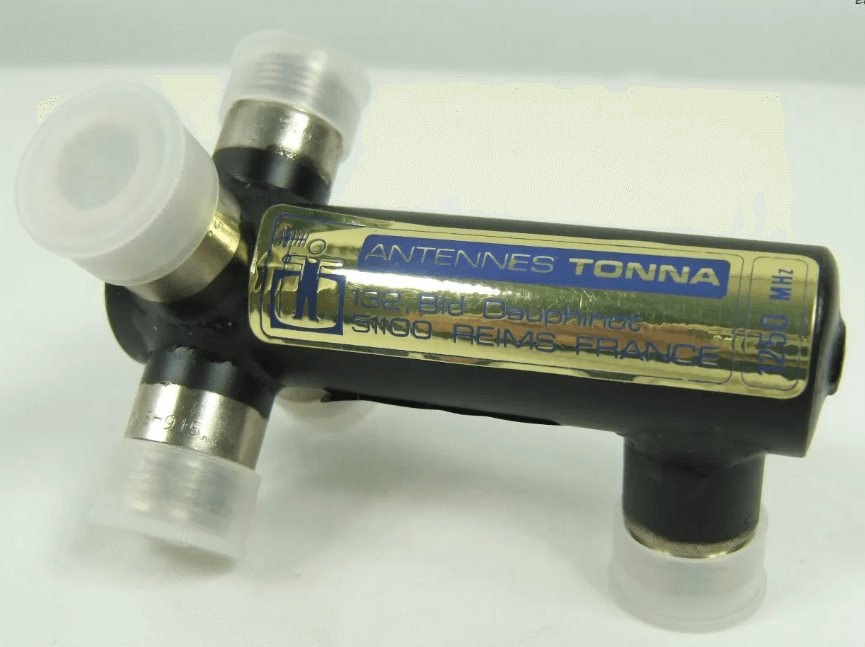 DISCONTINUED  29424 1250MHz Splitter